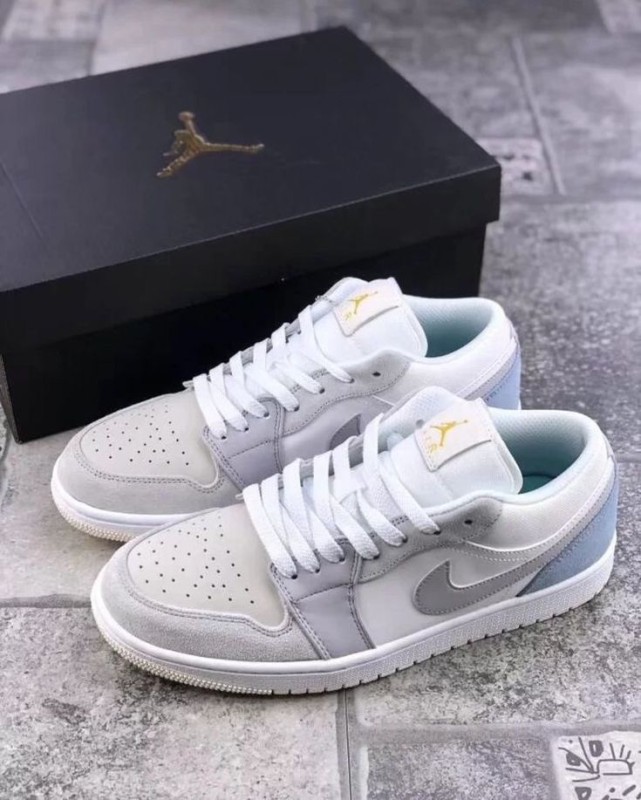 Chaussure Baskete Air Jordan 1 low - Blanc